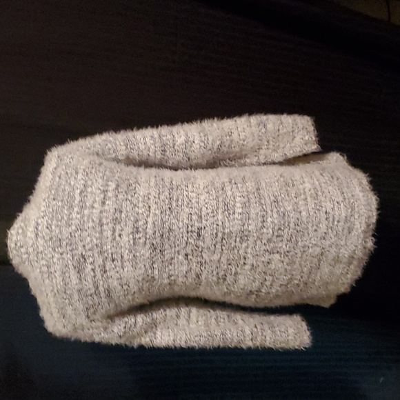 Peyton Primrose Fuzzy Cardigan - Picture 2 of 5